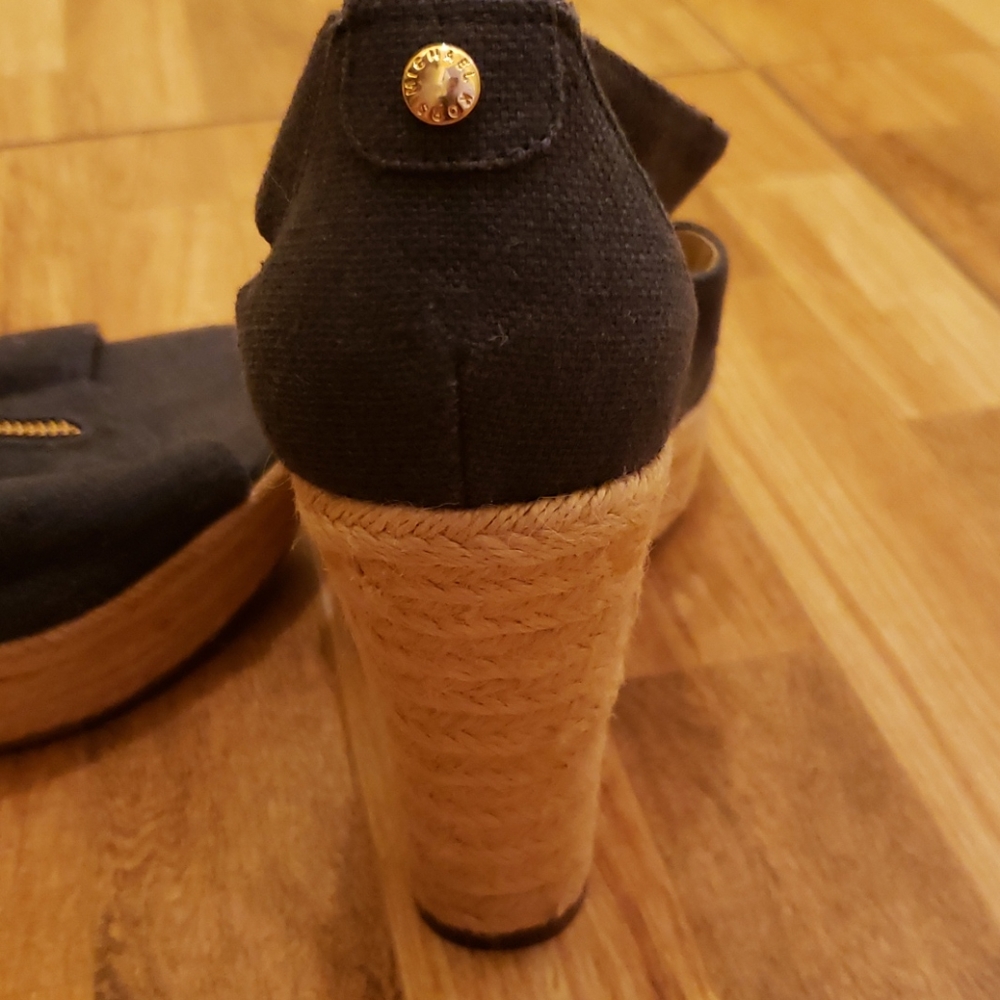 Sandal - Picture 4 of 4